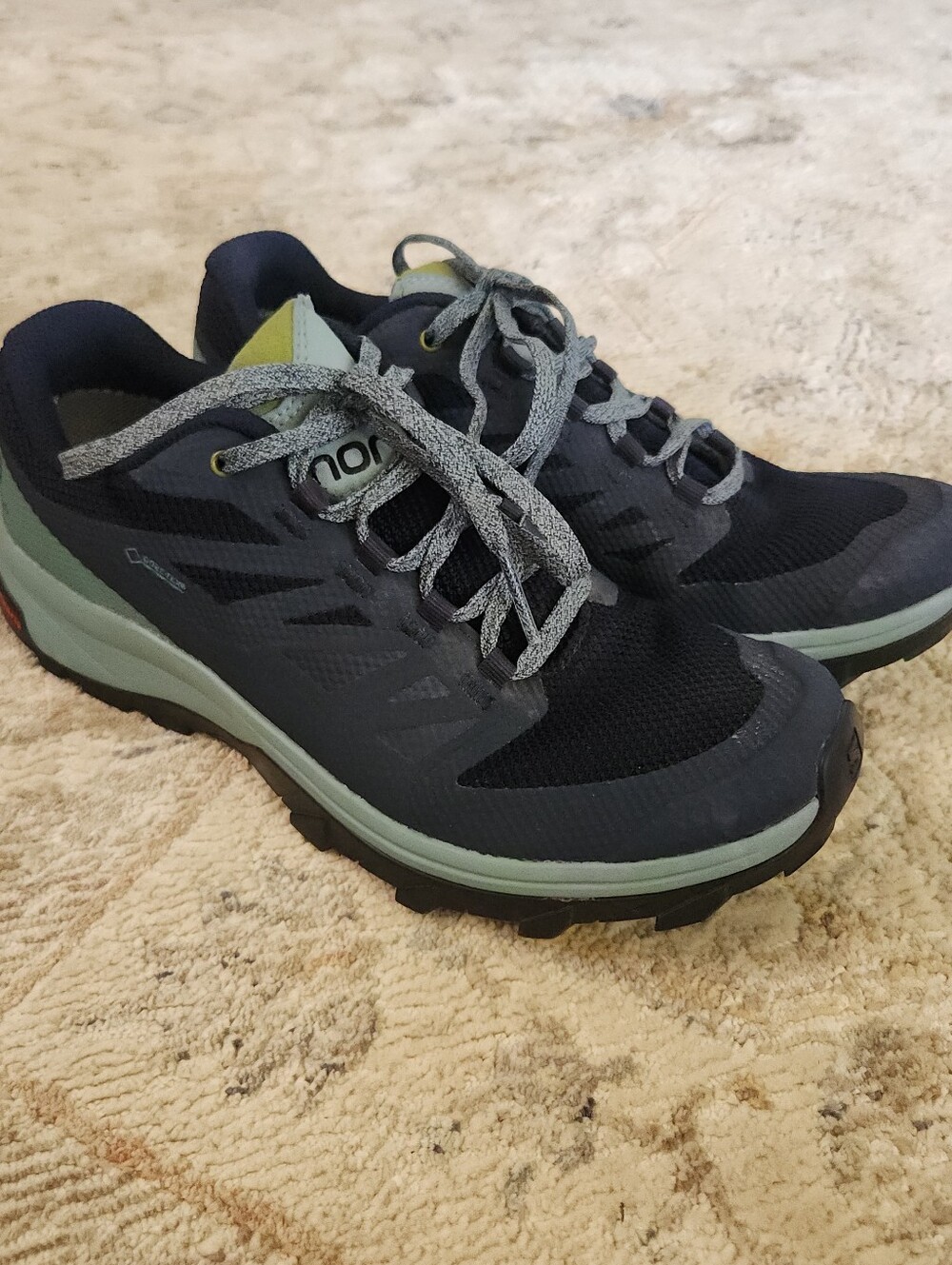 Salomon Women's OUTline Low GTX Hiking Sneakers Comfort Water Resistant